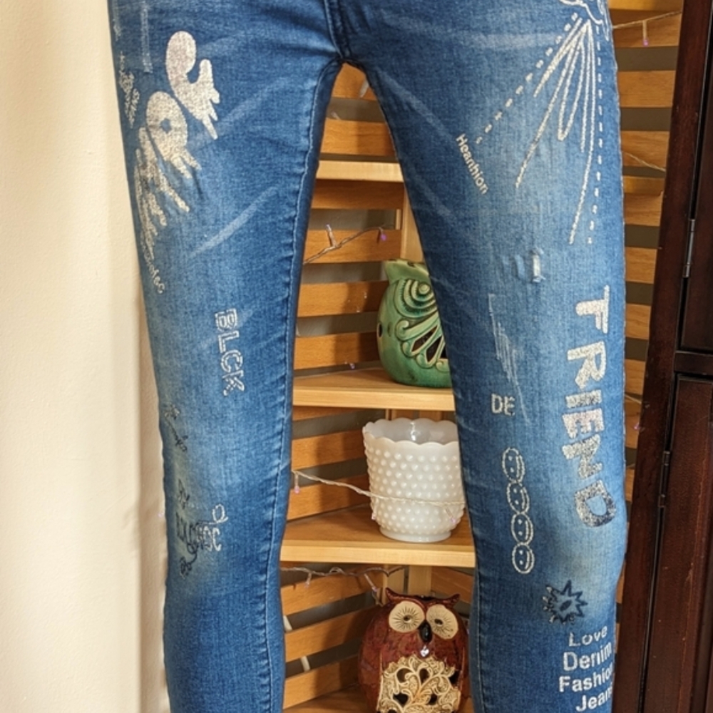 Back DG Distressed Graffiti Jeans(Jr's 7, Adult 6S) - Picture 5 of 12